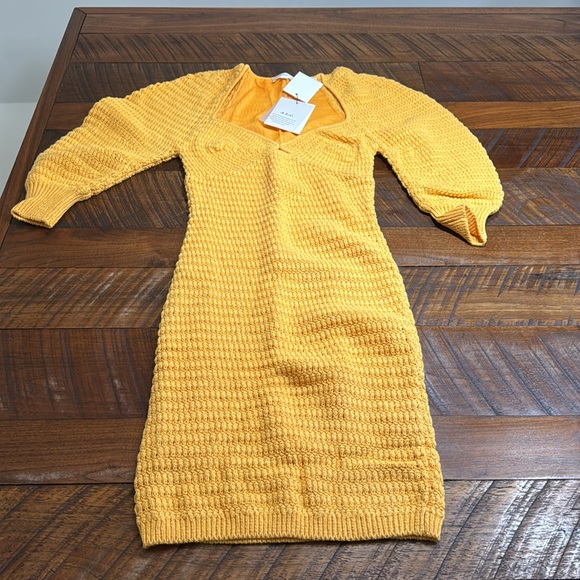 Gigi Dress in Apricot Blossom
A.L.C. - Picture 4 of 6